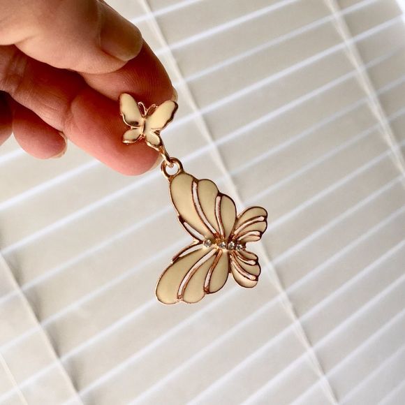 Cream & Gold Tone Enamel Dangle Butterfly Earrings NEW - Picture 5 of 7